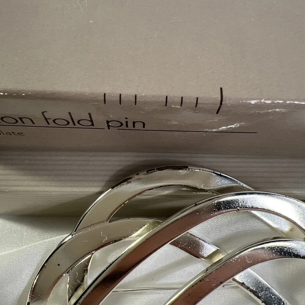 Vinatge Avon 1989 Fashion Fold‎ Pin Silver plate Brooches Paint Is Chipping